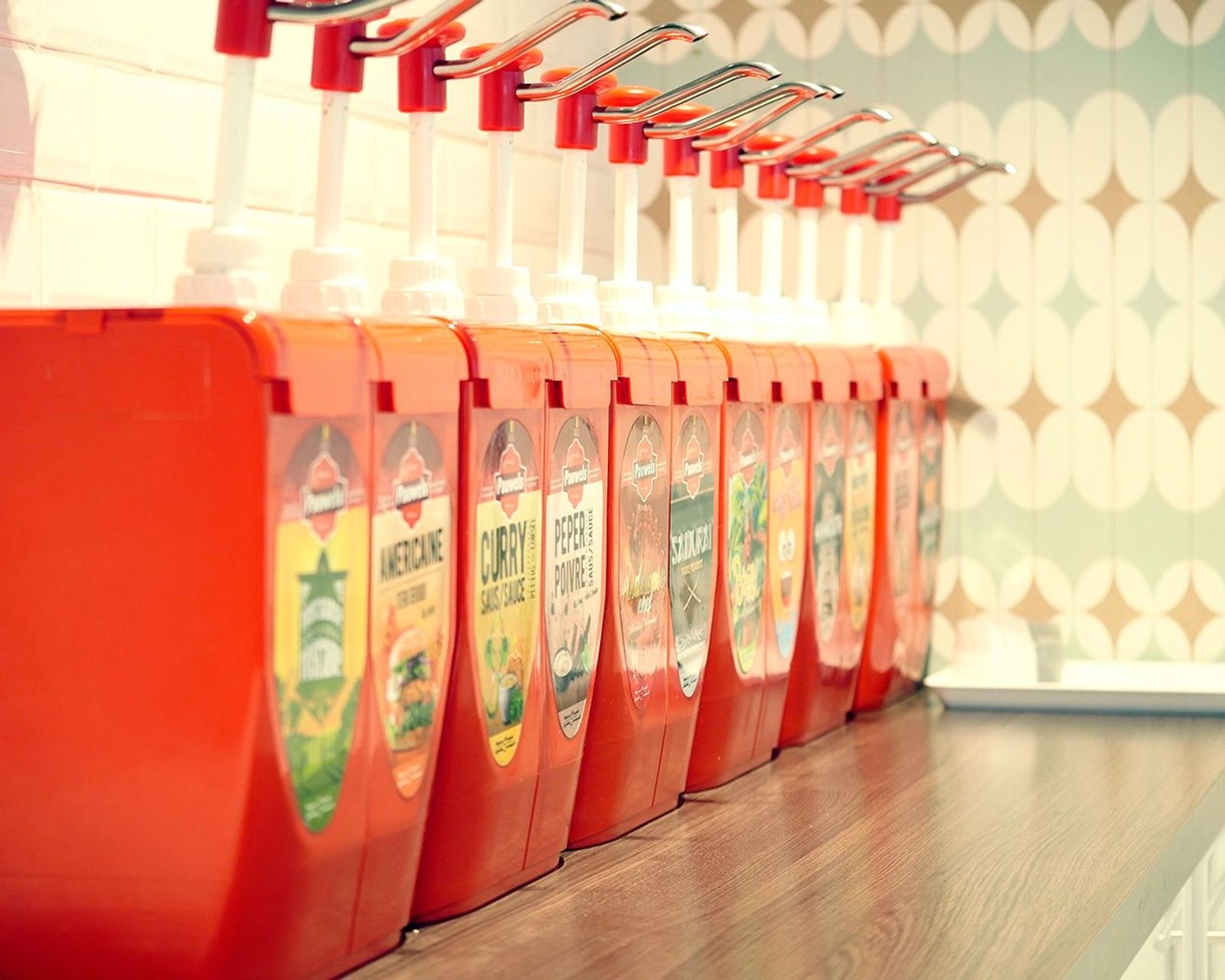 “Met de Smoelsaus van Pauwels bereiden wij één van onze populairste snacks”