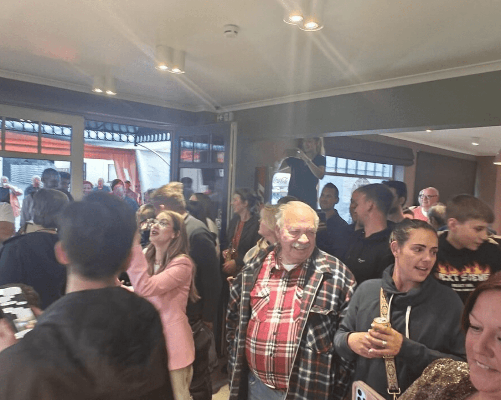 Pauwels steunt wereldrecord frietbakken bij Frituur Eel Lekker in Ravels-Eel