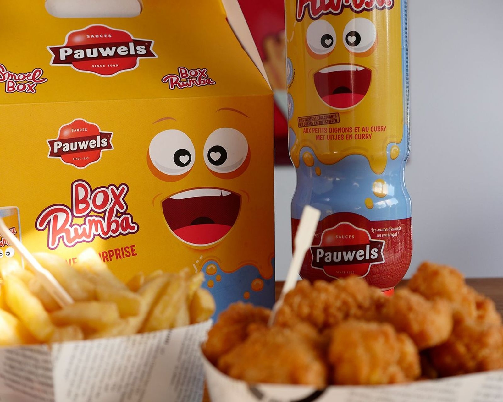 Smoelsaus: zoete snacksaus met uitjes en curry